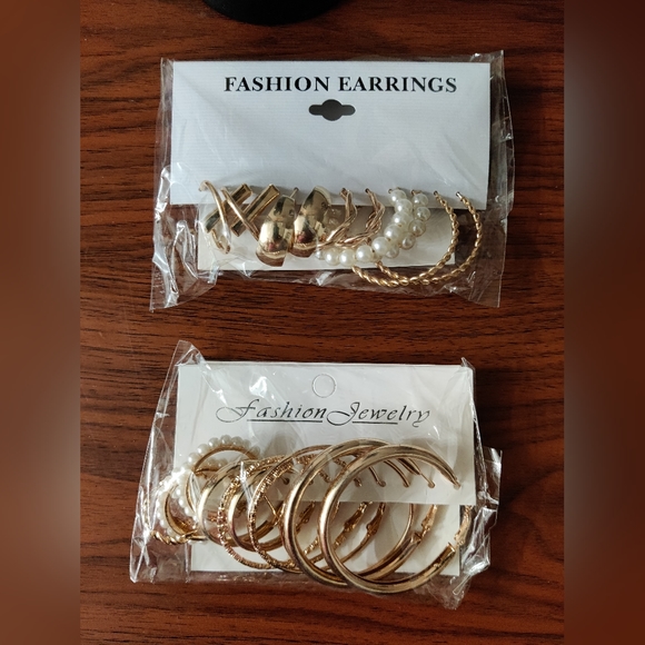 NWT- 12 Pair of Gold Earrings. - Picture 1 of 2